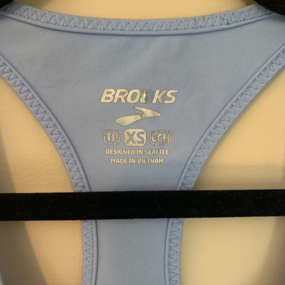 Brooks Pick-Up Tank in Light Blue Size XS - Picture 4 of 5